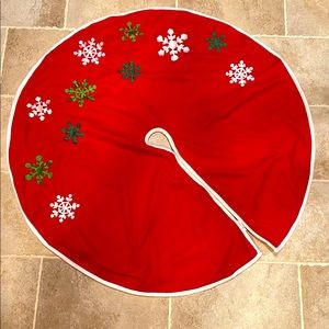 Snowflake Christmas Tree Skirt 48 in
